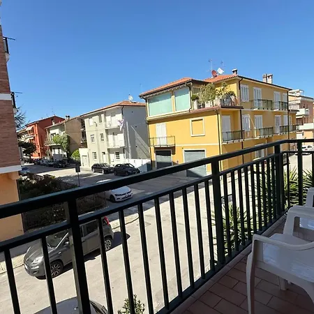 Porto Recanati, Ampio Quadrilocale Vicino Al Mare דירה פורטו רקנאטי