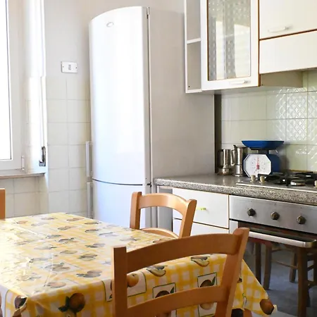 Porto Recanati, Ampio Quadrilocale Vicino Al Mare